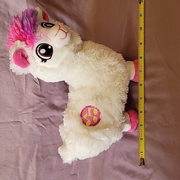 Dancing llama - Picture 5 of 9